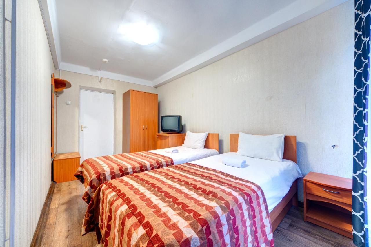 Holosiyvsky Hotel Kiev Bagian luar foto