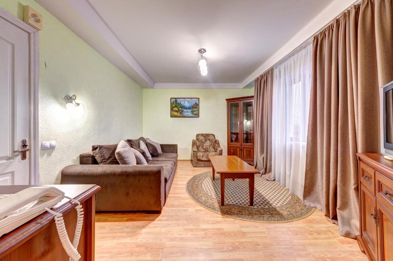 Holosiyvsky Hotel Kiev Bagian luar foto