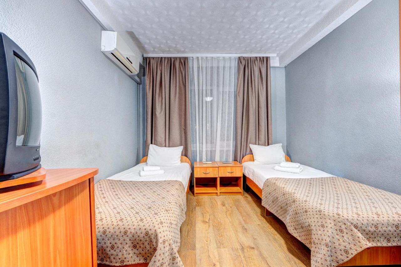 Holosiyvsky Hotel Kiev Bagian luar foto