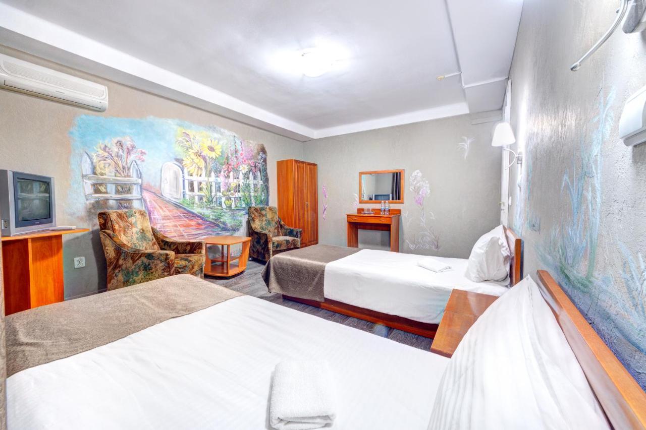 Holosiyvsky Hotel Kiev Bagian luar foto