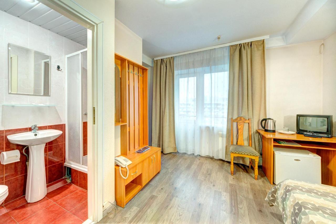 Holosiyvsky Hotel Kiev Bagian luar foto