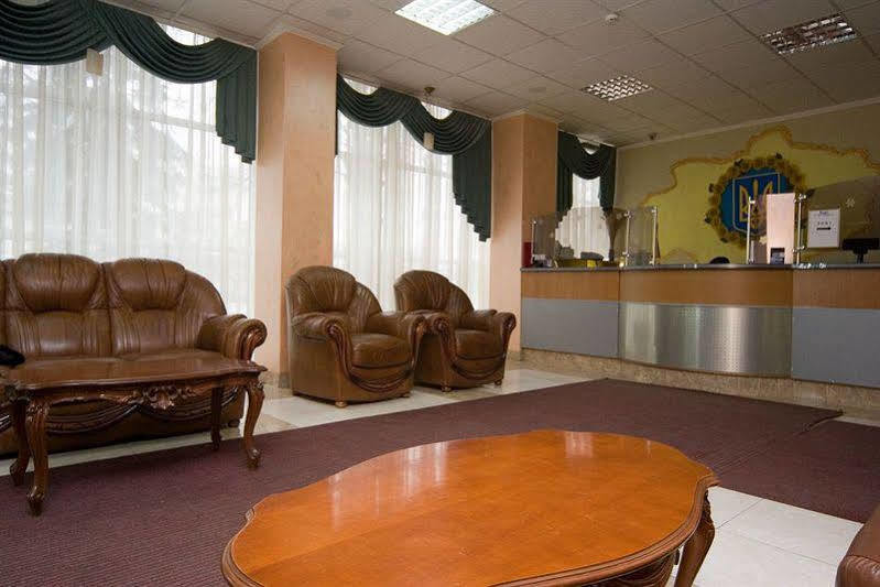 Holosiyvsky Hotel Kiev Bagian luar foto